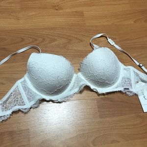 NWT Gilly Hicks White Lace Bra